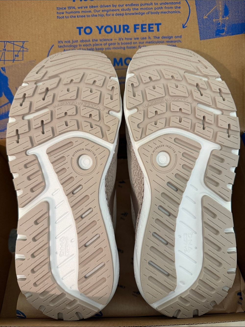 Brooks Ariel GTS 24 - Women's Running Shoes in Light Taupe/Cream - 7 Medium / B - Picture 3 of 7